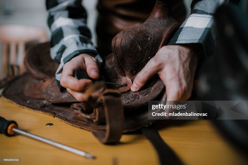 Restoration of horse saddles