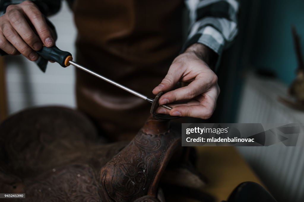 Restoration of horse saddles