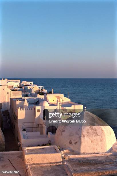 MAISON A TERRASSE EN BORD DE MER, HAMMAMET, TUNISIE.