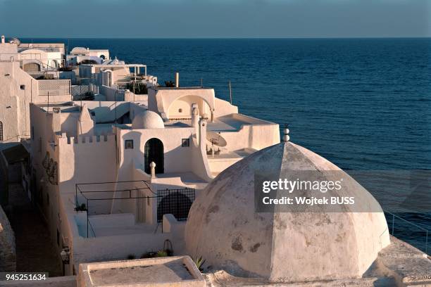 MAISON A TERRASSE EN BORD DE MER, HAMMAMET, TUNISIE.