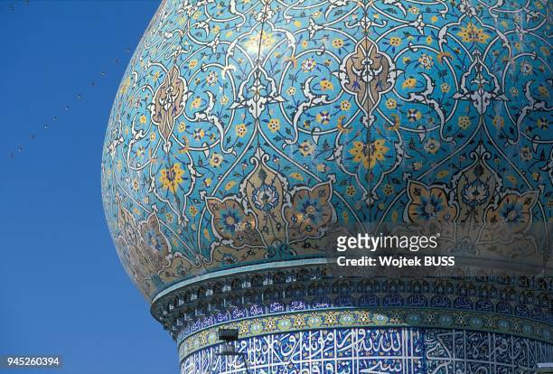 Une des cit?s musulmanes dominantes du Moyen Age, Shiraz fut la capitale de la Perse au cours de la dynastie Zand . Le mausol?e Shah-Cheragh - lieu...