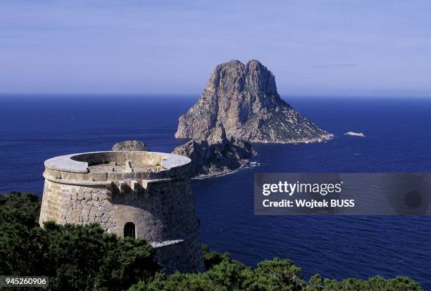 TORRE DEL PIRATA ET ISLA VEDRA, IBIZA, ESPAGNE.