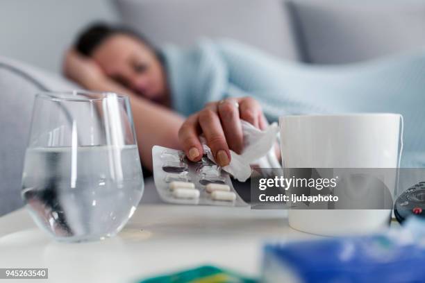 seeking relief from pain - pneumonia imagens e fotografias de stock