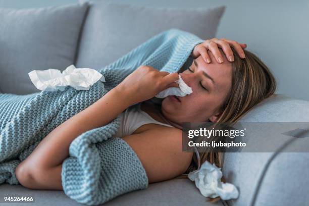 niemand verstehen sie besser als ihr bett - blocked nose stock-fotos und bilder