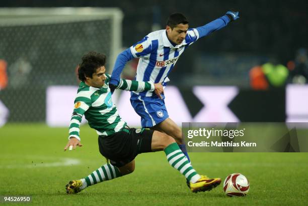 Cicero of Berlin battles for the ball with Leandro Grimi of Lissabon during the UEFA Europa League match between Hertha BSC Berlin and Sporting...