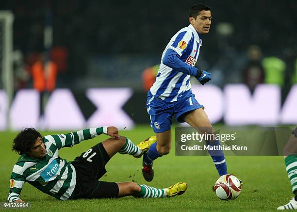 Cicero of Berlin battles for the ball with Leandro Grimi of Lissabon during the UEFA Europa League match between Hertha BSC Berlin and Sporting...