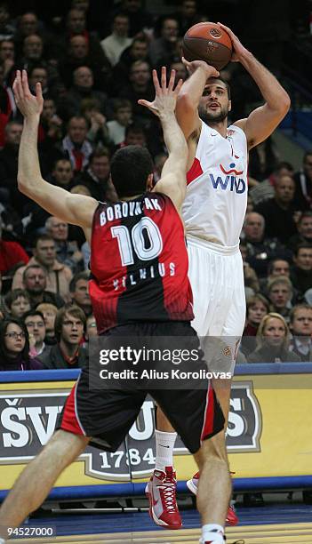 Linas Kleiza, #11 of Olympiacos Piraeus competes with Dejan Borovnjak, #10 of Lietuvos Rytas in action during the Euroleague Basketball Regular...