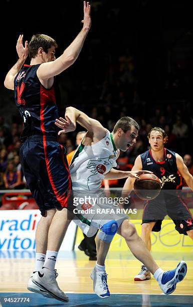 Caja Laboral's Stanko Barac vies with Union Olimpija's Sani Becirovic during a Euroleague basket match, on December 16 at Fernando Buesa Arena in...