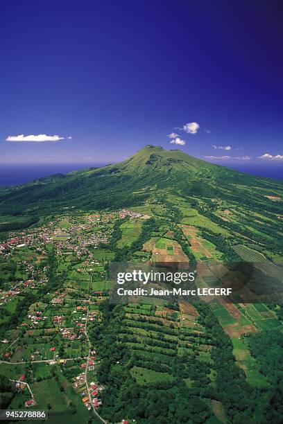 West indies martinique moutain volano montagne pelee aerail view volcan montagne pelee paysage.