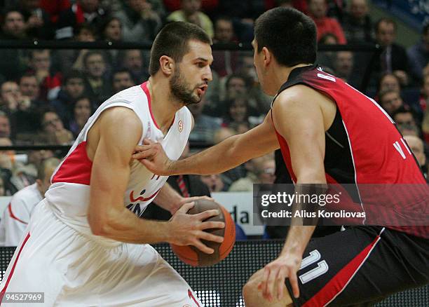 Linas Kleiza, #11 of Olympiacos Piraeus in action during the Euroleague Basketball Regular Season 2009-2010 Game Day 8 between Lietuvos Rytas vs...