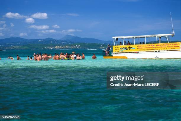 West indies martinique baignoire de josephine sea people boat antilles martinique baignoire de josephine mer personnage bateau.