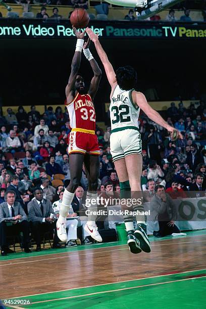 Dan Roundfield of the Atlanta Hawks shoots a jump shot against Kevin McHale of the Boston Celtics during a game played in 1982 at the Boston Garden...