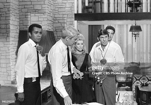 Impossible episode, �Fool�s Gold.� Featuring from left, Greg Morris as Barney Collier, Peter Graves as James Phelps, Sally Ann Howes as Beth, Leonard...