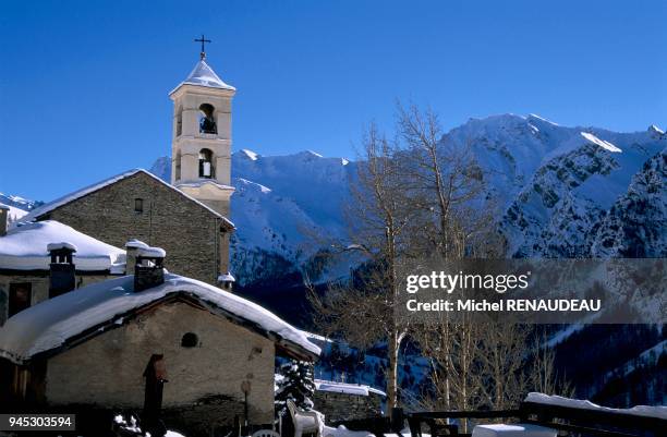 Saint-V?ran, plus haute commune d'Europe, d?voile ses maisons en bois de m?l?ze des XVIII?me et XIX?me si?cles, uniques en Europe. Ses fontaines, ses...