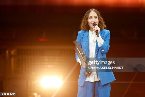 Alice Merton receives the "national pop female artist" award during the 2018 Echo Music Awards ceremony on April 12, 2018 in Berlin. / AFP PHOTO /...