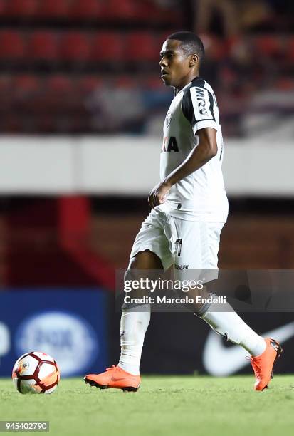 Romulo Otero of Atletico Mineiro drives the ball during a match between San Lorenzo and Atletico Mineiro as part of Copa CONMEBOL Sudamericana 2018...
