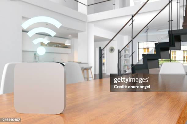 smart home-sprachassistent - wlan stock-fotos und bilder