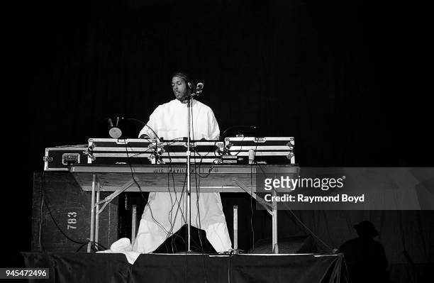 Easy Lee, deejay for rapper Kool Moe Dee performs at the U.I.C. Pavilion in Chicago, Illinois in November 1989.