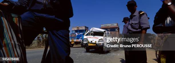 Grand Trunk Road est le nom anglais de la grande route transcontinentale qui traverse l'Inde d'Est en Ouest. Elle relie Amritsar au Penjab ?...