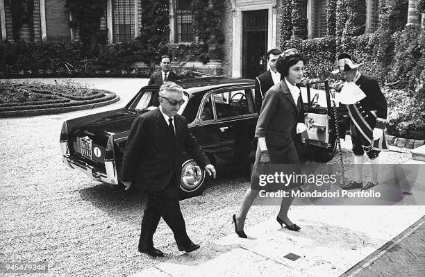 The President of the Chamber of Deputies of the Italian Republic Giovanni Leone and the Elizabeth II Queen of the United Kingdom arriving at Villa...