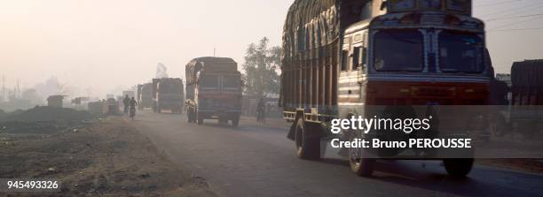 Grand Trunk Road est le nom anglais de la grande route transcontinentale qui traverse l'Inde d'Est en Ouest. Elle relie Amritsar au Penjab ?...