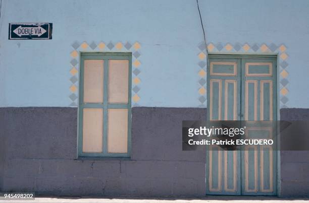 Fa?ade peinte typique des Andes ?quatoriennes ? Ibarra, la "ville blanche" du nord de l'Equateur.