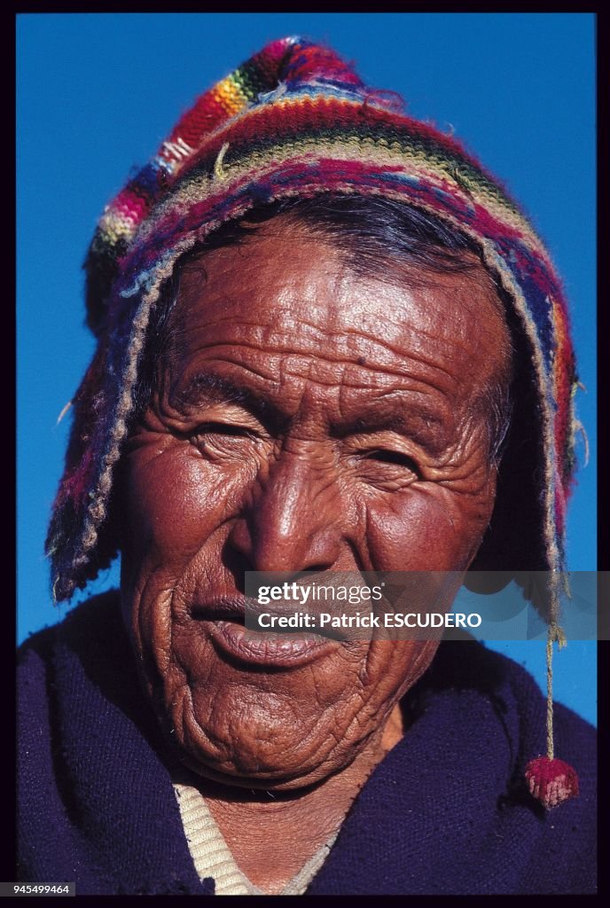 INDIEN QUECHUA DE TAQUILE, TITICACA, PEROU