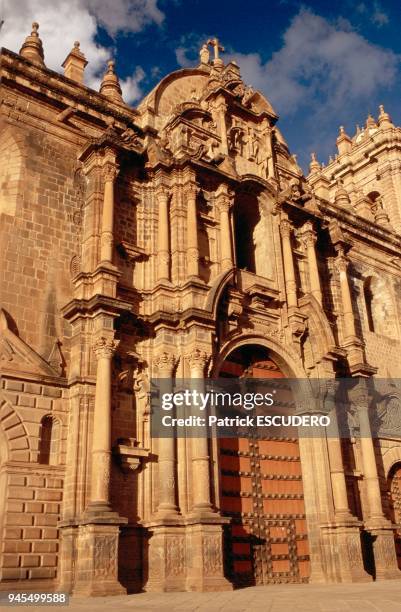 La cath?drale de Cuzco , est la deuxi?me plus grande cath?drale du monde. Elle pr?sente une fa?ade monumentale dont l'objectif ?tait d'assoir la...