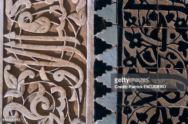Harmonieuse combinaison des trois principaux motifs de l'ornementation arabo-musulmane, les figures g?om?triques, les arabesques v?g?tales, la...