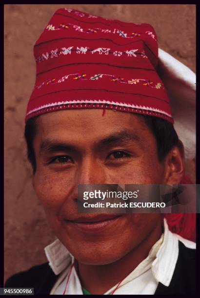 Le de Taquile sur le lac Titicaca est une enclave d'Indiens Quechua dans une zone de culture Aymara. Les Indiens Taquile portent un v?tement...