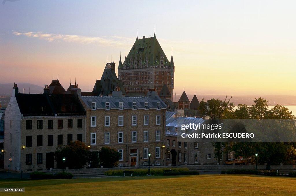 CHATEAU FRONTENAC AU LEVER DU SOLEIL DEPUIS LA CITADELLE, VILLE DE QUEBEC, CANADA