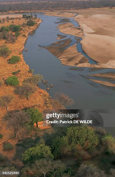LA RIVIERE LUANGWA, ZAMBIE.