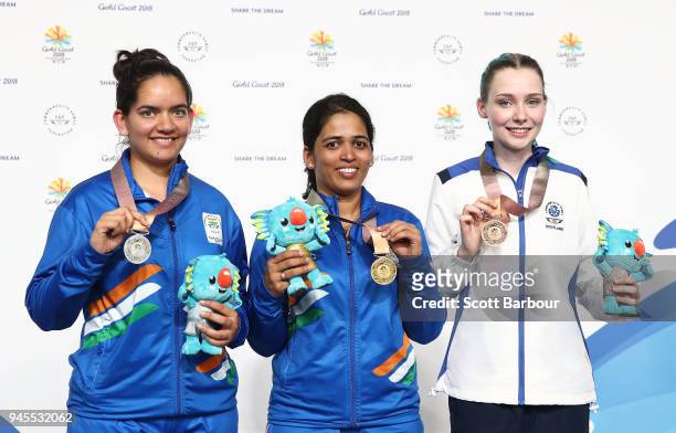SilverÊmedalist Anjum Moudgil of India, gold medalist Tejaswini Sawant of India and bronze medalist Seonaid Mcintosh of Scotland pose during the...