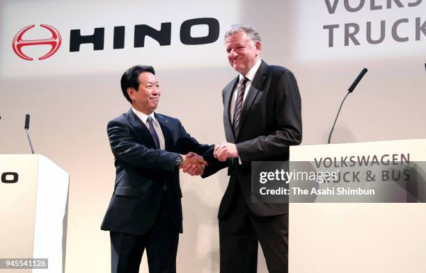 Hino Motors President Yoshio Shimo and Volkswagen Truck & Bus CEO Andreas Renschler shake hands during a joint press conference on their partnership...
