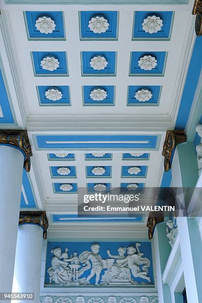 No original . The coffers of the facade's ceiling were painted white and bordered with turquoise, which made the scandalized neighbors exclaim that...