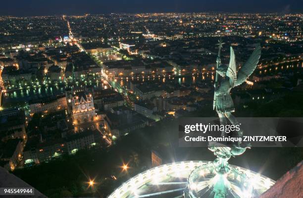 Archange Saint Michel de la basilique fut sculpt? en 1885, par Millefaut.