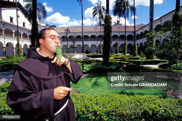 ECUADOR. CITY OF QUITO . MONASTERIO DE SAN FRANCISCO MONK WITH HIS PARROT PET MONASTERE ET EGLISE FONDES EN 1534 ET DONC PLUS VIEUX BATIMENT...