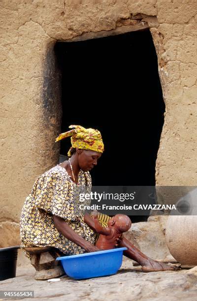 AFRIQUE, MALI, MERE ET ENFANT.