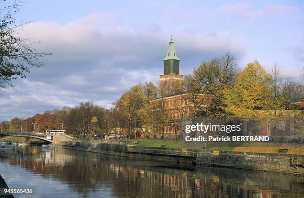 Riviere Aura et Cathedrale de Turku, Scandinavie, Finlande.