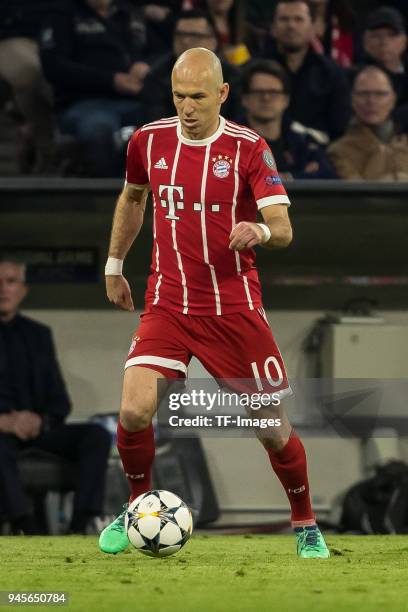 Arjen Robben of Muenchen controls the ball during the UEFA Champions League quarter final second leg match between Bayern Muenchen and Sevilla FC at...