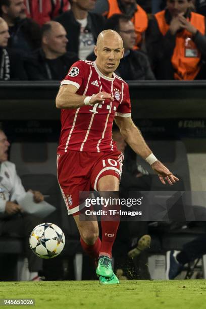 Arjen Robben of Muenchen controls the ball during the UEFA Champions League quarter final second leg match between Bayern Muenchen and Sevilla FC at...