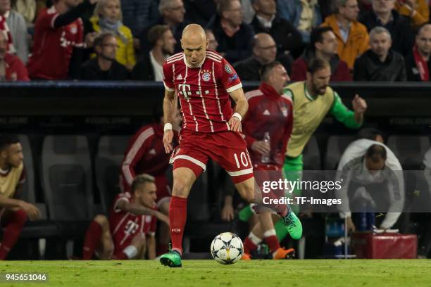 Arjen Robben of Muenchen controls the ball during the UEFA Champions League quarter final second leg match between Bayern Muenchen and Sevilla FC at...