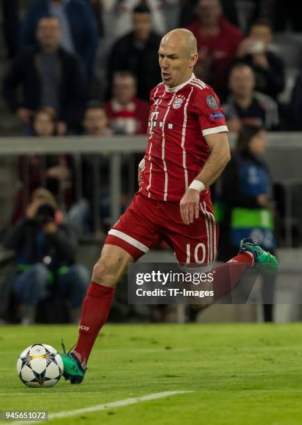 Arjen Robben of Muenchen controls the ball during the UEFA Champions League quarter final second leg match between Bayern Muenchen and Sevilla FC at...