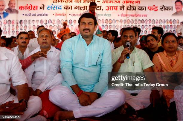 Delhi State President Manoj Tiwari during the hunger strike against Arvind Kejriwal on the construction of flyover at Shastri Park in New Delhi.