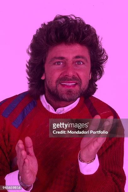 The comedian Beppe Grillo presenting the Tv show Te lo do io il Brasile. 1984