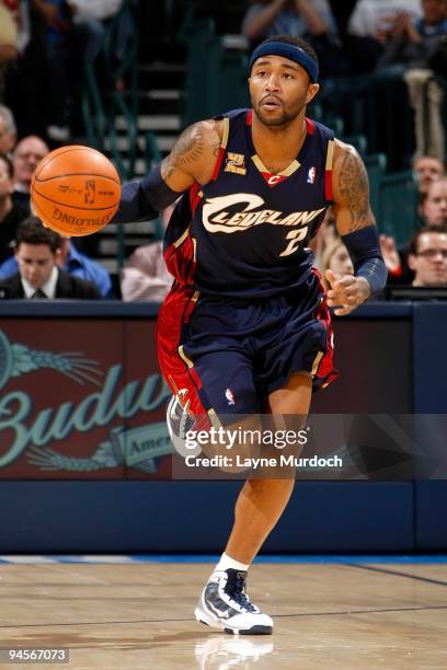 Mo Williams of the Cleveland Cavaliers drives the ball upcourt against the Oklahoma City Thunder during the game on December 13, 2009 at the Ford...