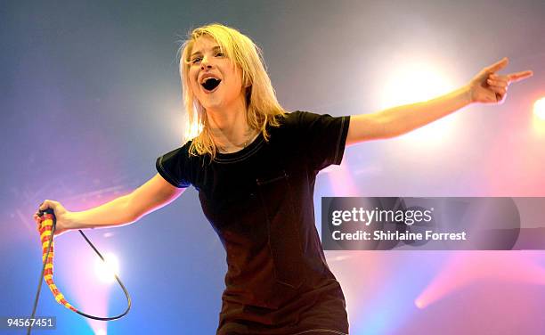 Hayley Williams of Paramore performs at MEN Arena on December 16, 2009 in Manchester, England.
