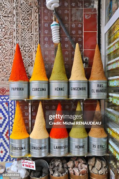 Maroc, Marrakech, Medina, le souk des epices.