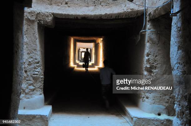 Maroc, passage souterrain du Ksar El Khorbat dans la region de Tinejdad.