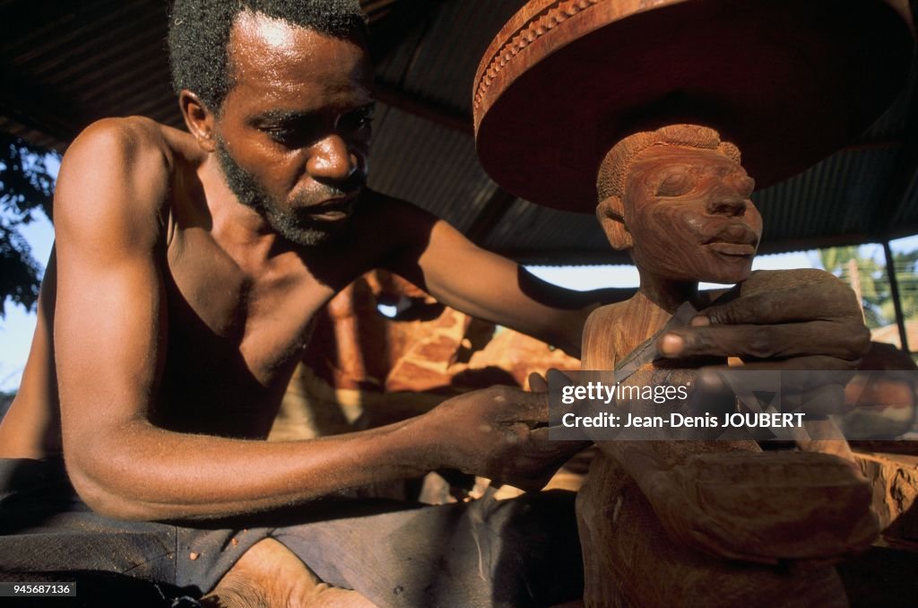 SCULPTEUR MAKONDE, MTWARA, TANZANIE